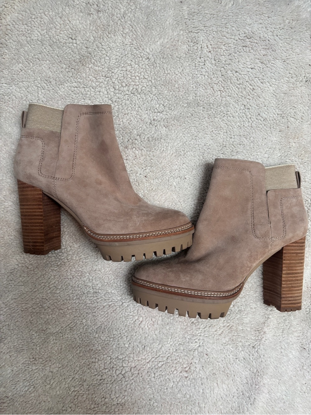 Vince Camuto Erinia Platform Bootie size 8